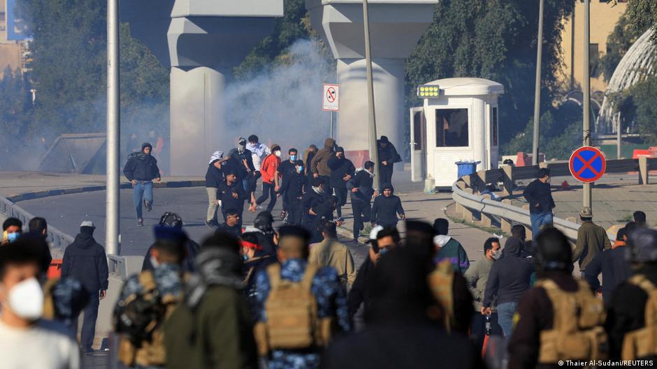 Multitudes tratan de invadir legaciones de EE.UU. en Irak y Pakistán