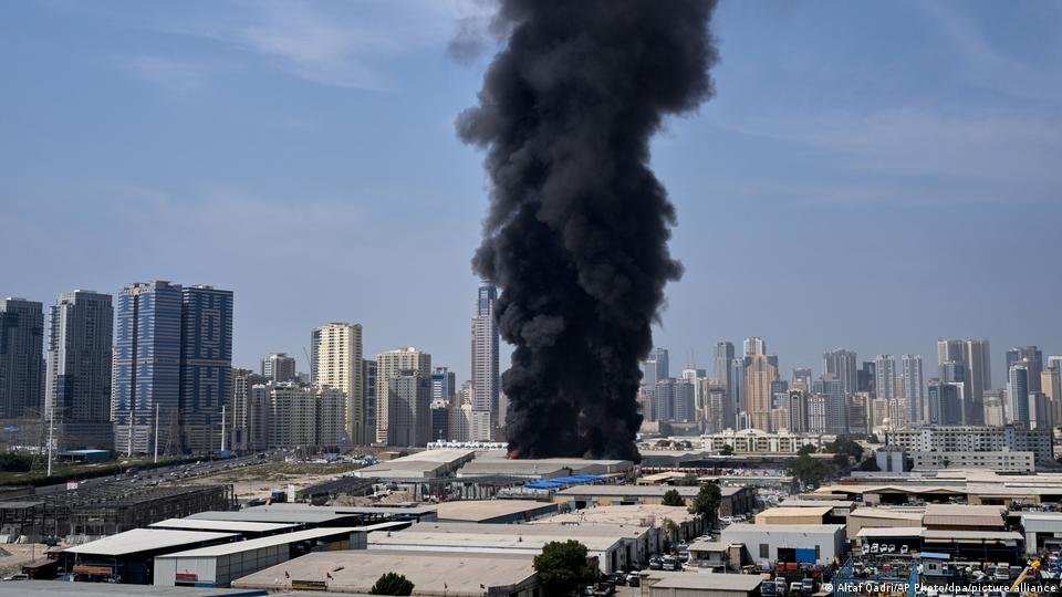 یکی از حملات ایران به منطقه صنعتی ابوظبی، پایتخت امارات یکی از حملات ایران به منطقه صنعتی ابوظبی، پایتخت امارات