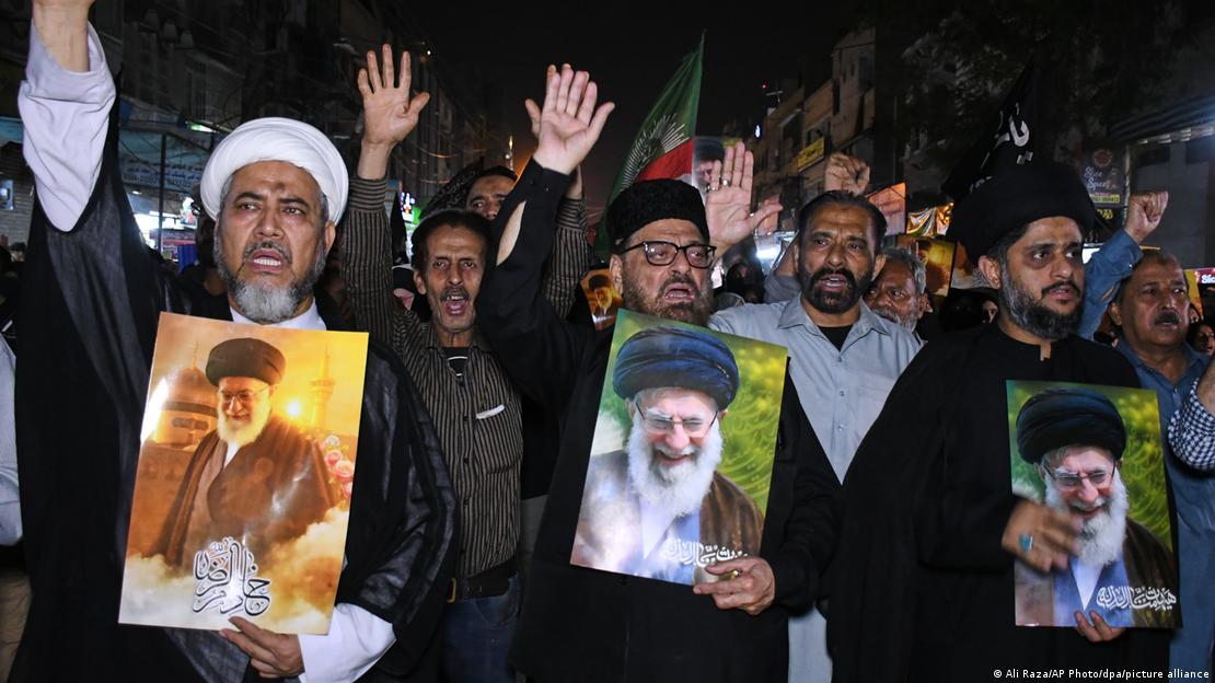 ایرانی رہنما خامنہ ای کی ہلاکت کے خلاف کراچی میں مظاہرہ ایرانی رہنما خامنہ ای کی ہلاکت کے خلاف کراچی میں مظاہرہ