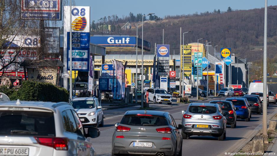 У Німеччині критикують нафтоконцерни за високі ціни на заправках