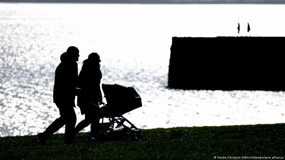 Pokolenie Z: Młodzi mężczyźni, stare poglądy