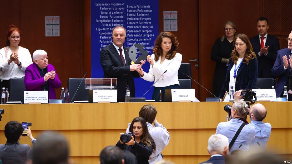 Pawel Adamowicz Ödülü'nü İmamoğlu adına alan Aslan