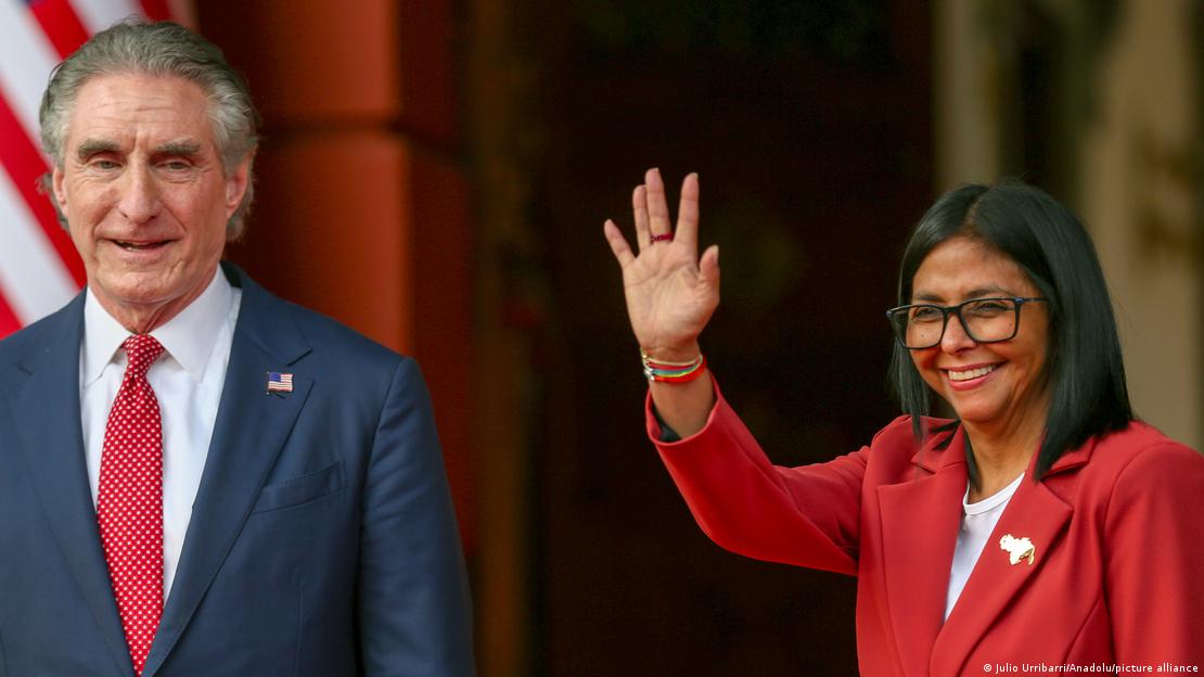 ABD İçişleri Bakanı Doug Burgum ve Venezuela geçici lideri Delcy Rodriguez