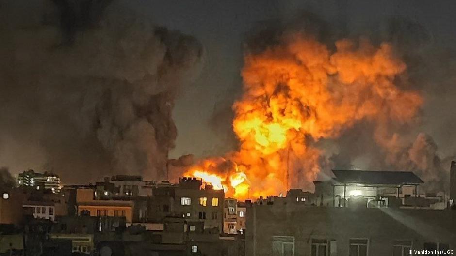 موجة ضربات جديدة على طهران وإسرائيل تعد بـ"مفاجآت"