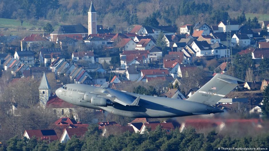 Američki vojni transportni avion poleće iz baze Ramštajn