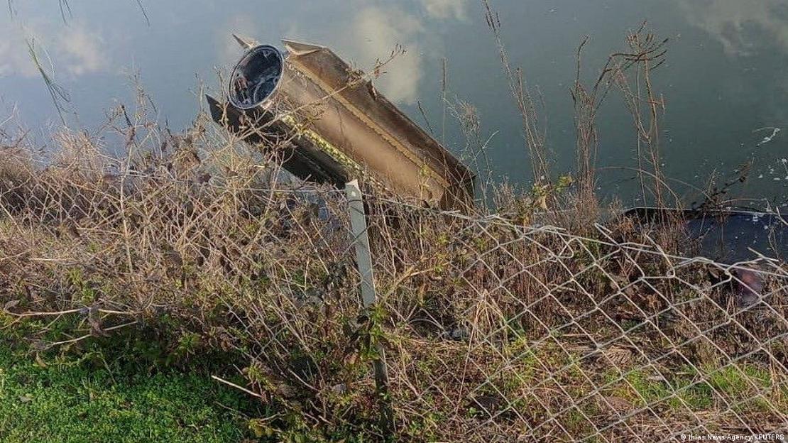 4 Mart'ta Hatay'ın Dörtyol ilçesine düşen önleyici mühimmat parçası. 4 Mart'ta Hatay'ın Dörtyol ilçesine düşen önleyici mühimmat parçası.