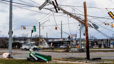 Damage is seen to power lines and traffic signals after a reported tornado in Three Rivers, Michigan, USA Damage is seen to power lines and traffic signals after a reported tornado in Three Rivers, Michigan, USA
