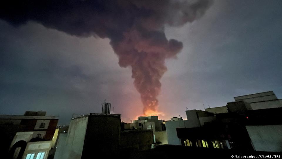 Tahran'dan yükselen dumanlar