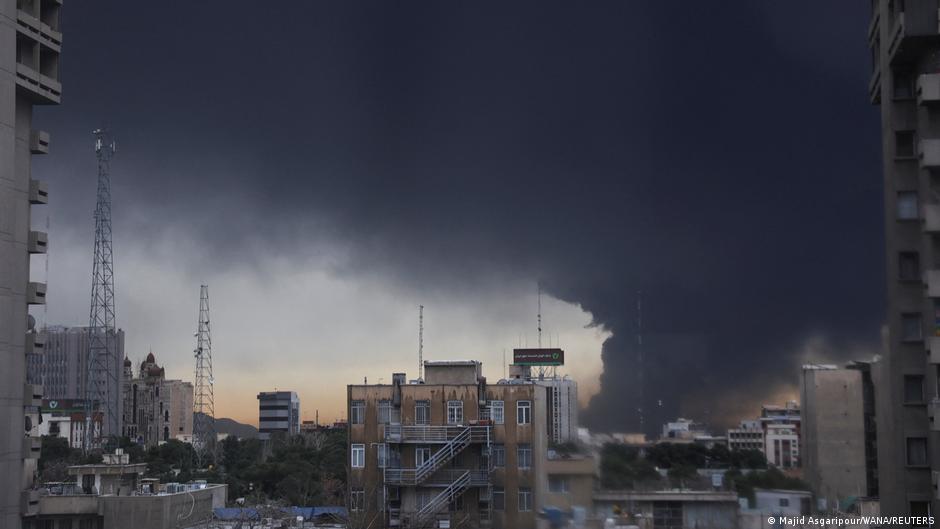 Iran names Mojtaba Khamenei to succeed his father as supreme leader, according to state media. Follow DW