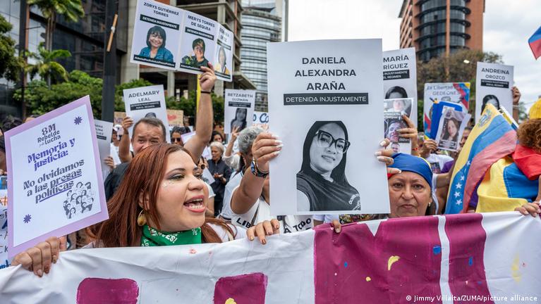Marchan en Caracas por la libertad de las presas políticas