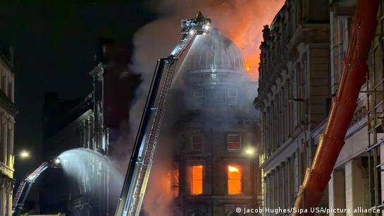 Huge blaze near Glasgow central station causes travel chaos