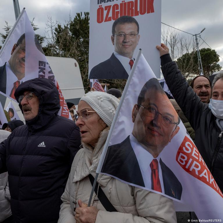 İBB davasında ilk gün: Savcı, İmamoğlu'na parmak salladı