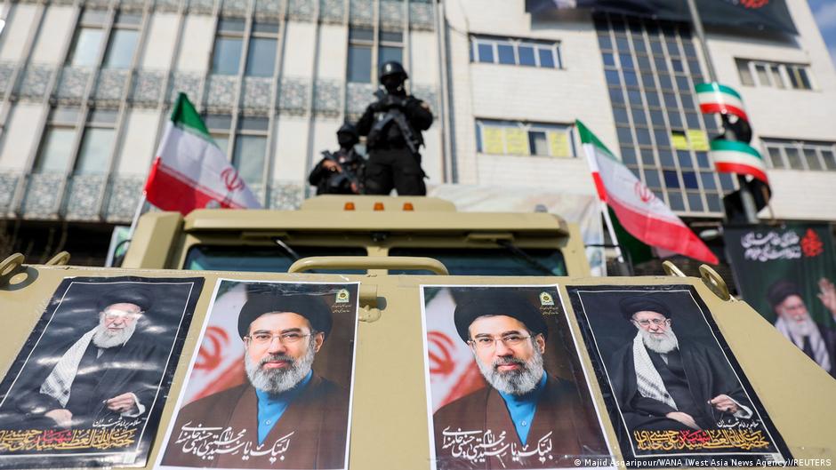 Primer mensaje del nuevo líder supremo de Irán: "El estrecho de Ormuz debe permanecer cerrado"