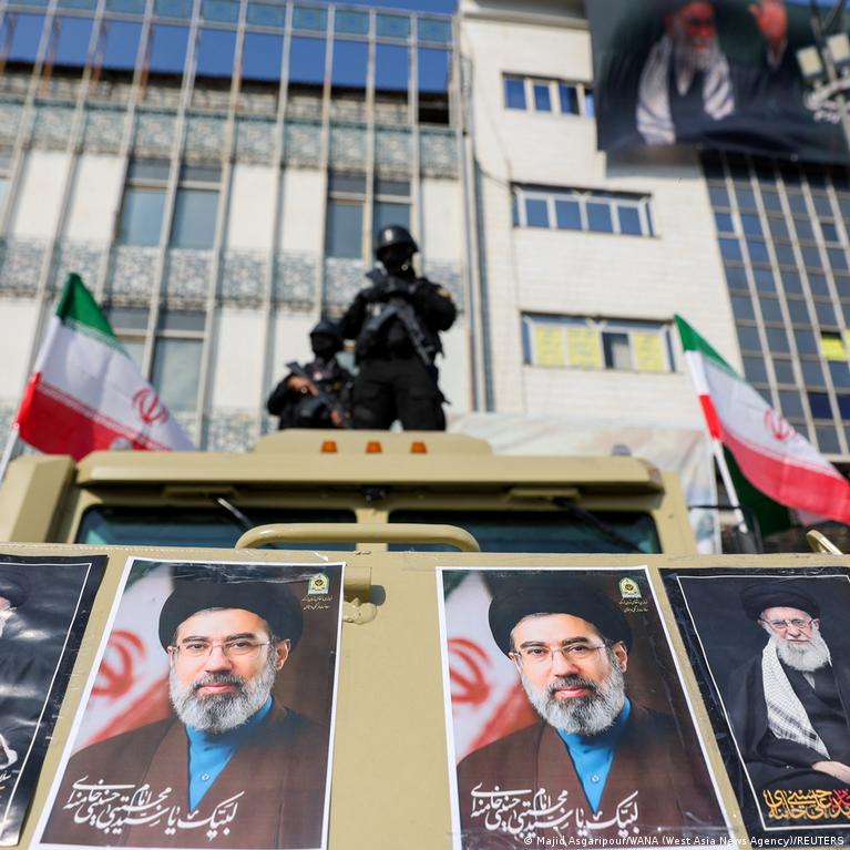 Mücteba Hamaney seçildi; şahin kanat mı kazandı?