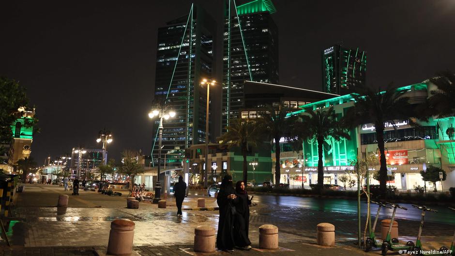 Hutíes dicen que atacaron aeropuerto de internacional de Riad