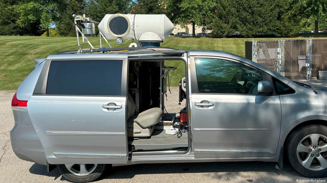 Toyota Sienna, con instrumentos de medición. Toyota Sienna, con instrumentos de medición.