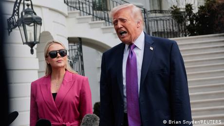Karoline Leavitt, die Pressesprecherin von Donald Trump, verkündet ihren Amtsaustritt zum Ende des Monats Karoline Leavitt, die Pressesprecherin von Donald Trump, verkündet ihren Amtsaustritt zum Ende des Monats