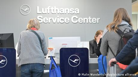 Trotz des Streiks von Lufthansa-Piloten will die Fluggesellschaft mehr als die Hälfte aller Flüge durchführen.