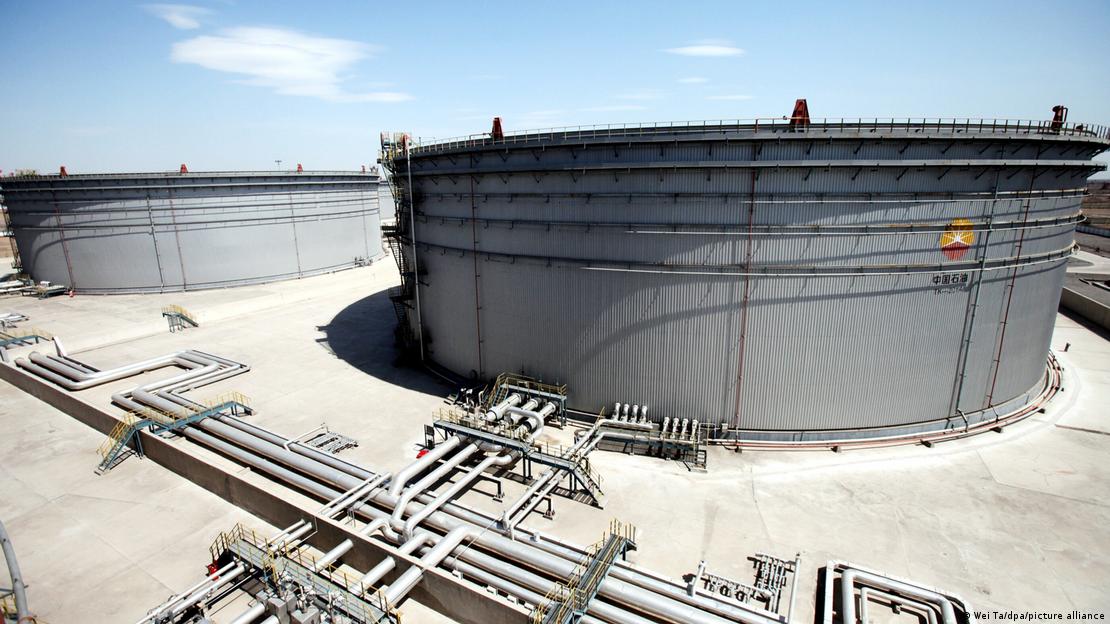 China Tianjin 2012: Rohöltanks der strategischen Ölreserve am Dagang-Standort von CNPC China Tianjin 2012: Rohöltanks der strategischen Ölreserve am Dagang-Standort von CNPC