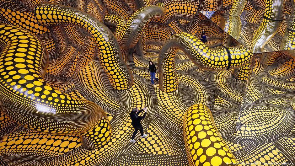 В Кельне возник ажиотаж вокруг громадных щупалец