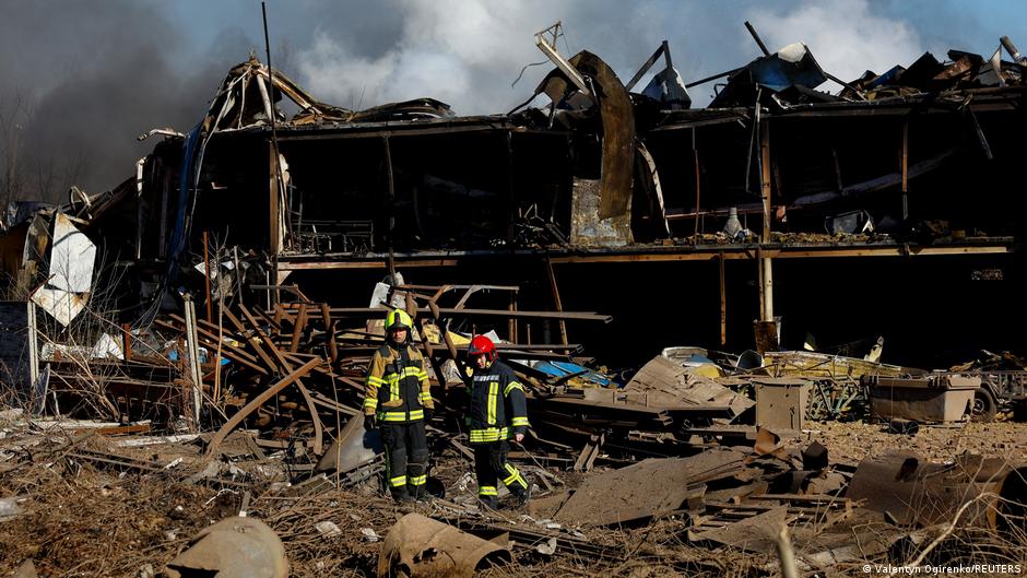 Al menos cuatro personas mueren en ataque ruso "masivo" en Ucrania
