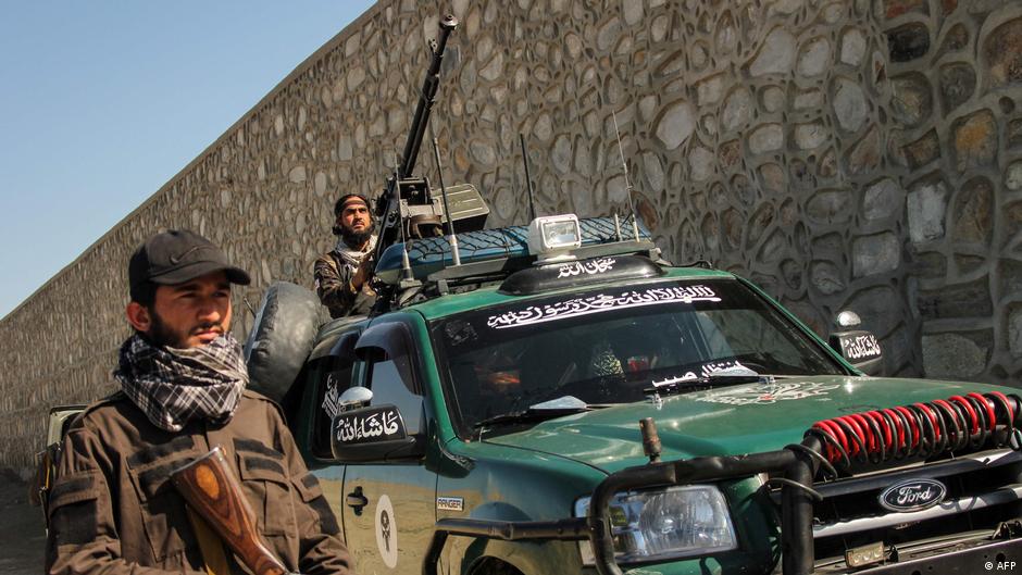 Pakistán y Afganistán lanzan ataques y extienden escalada