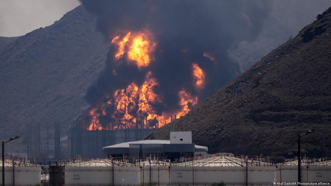 Brand in einer Ölanlage in den Vereinigten Arabischen Emiraten nach einem iranischen Drohnenangriff Brand in einer Ölanlage in den Vereinigten Arabischen Emiraten nach einem iranischen Drohnenangriff