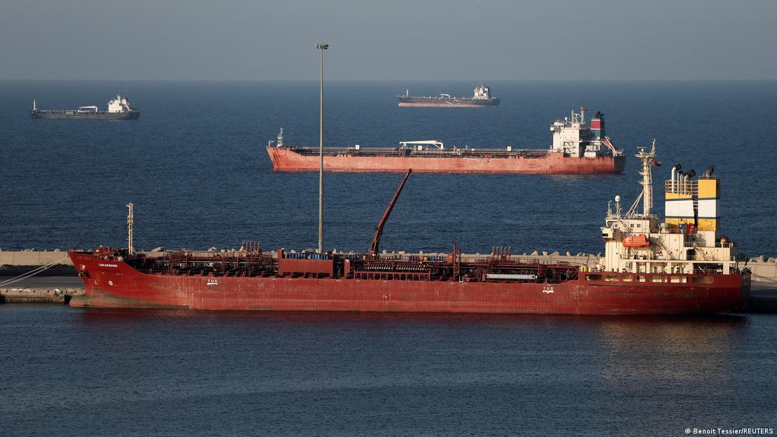 Hürmüz Boğazı'nın fiilen kapanması nedeniyle bölgede mahsur kalan petrol tankerleri.