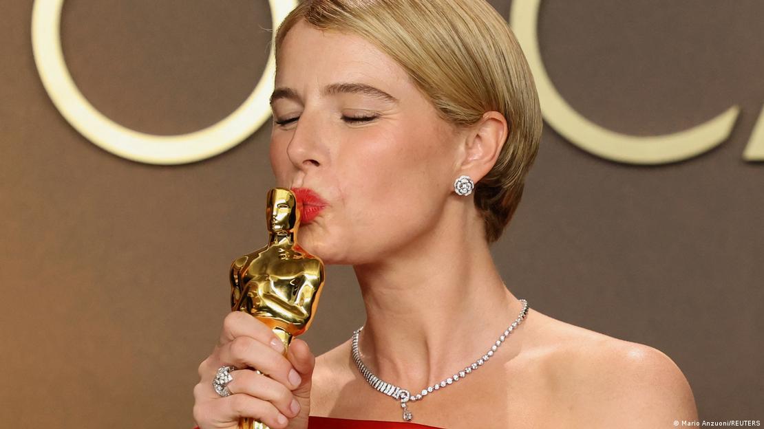 САД Лос Анџелес 2026 | Џеси Бакли го освои Оскарот за најдобра актерка