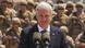 José Antonio Kast mira hacia la cámara mientras de fondo, desenfocados, se ven soldados del Ejército de Chile.