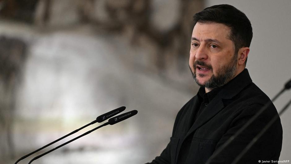 Zelenski pide seguir diálogo para "poner fin a la guerra" con Rusia