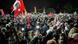 İstanbul Belediye Başkanı ve CHP'nin Cumhurbaşkanı adayı Ekrem İmamoğlu'nun tutuklanmasının yıldönümünde toplanan kalabalık.