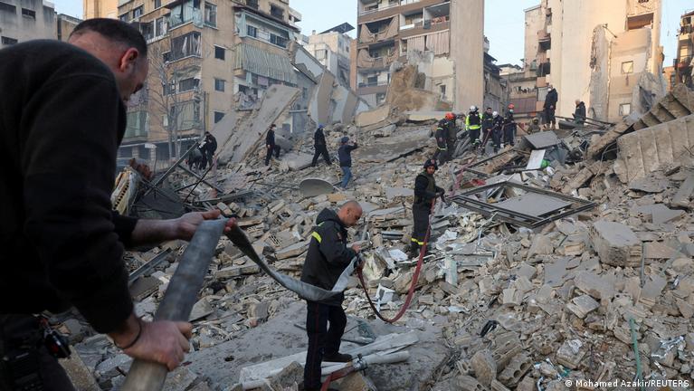 Muertos por ataques israelíes en Líbano superan el millar