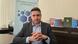 Bărbat în sacou și cămașă așezat la un birou, cu mâinile împreunate: expertul economic Marin Gospodarenco, intervievat de DW Bărbat în sacou și cămașă așezat la un birou, cu mâinile împreunate: expertul economic Marin Gospodarenco, intervievat de DW