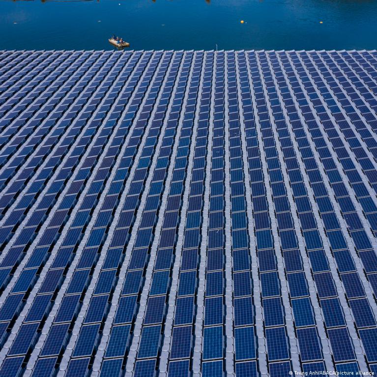 dw.com - Gero Rueter - Solar is winning the energy race