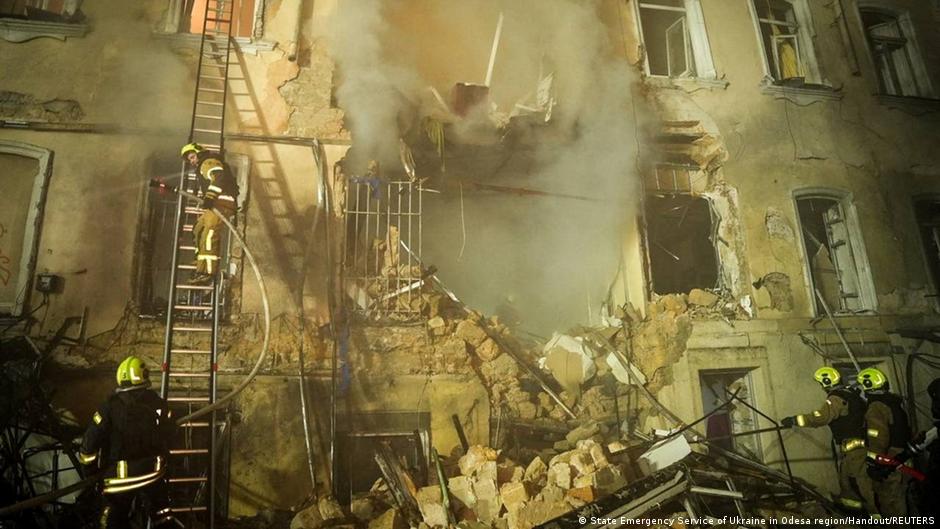 Масована атака РФ на Одесу: є влучання у багатоповерхівку та загиблі