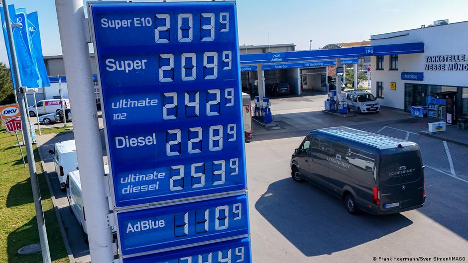 Prasa o cenach paliw: prawo antymonopolowe do zmiany