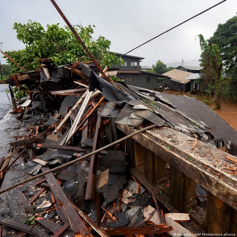 US: Hawaii hit by historic flooding, more rain coming