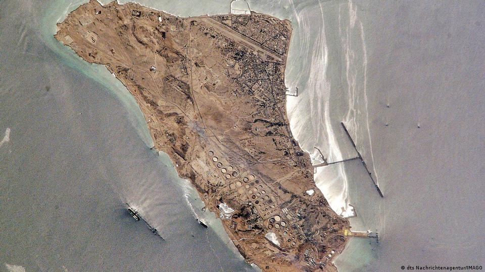 Irán, Isla de Jarg, 2002 | Imagen satelital de la isla de Jarg en el Golfo Pérsico