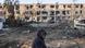 En la imagen se observa a un hombre en medio de las ruinas de un edificio en Irán, destruido durante la guerra. En la imagen se observa a un hombre en medio de las ruinas de un edificio en Irán, destruido durante la guerra.