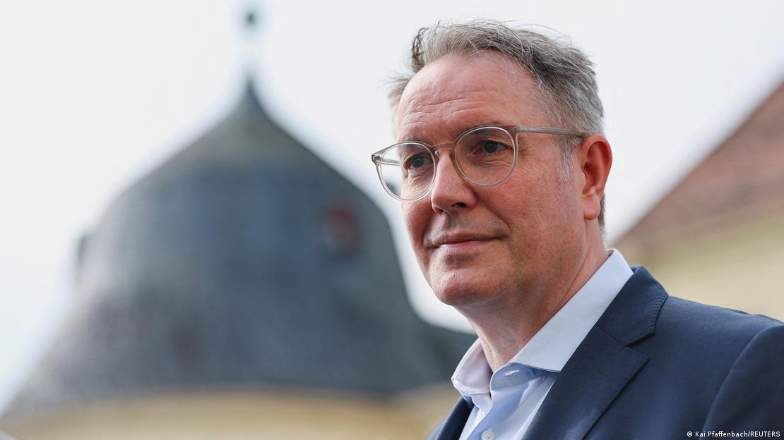 Kryeministri i landit, Alexander Schweitzer, i SPD jep deklaratë pas votimit