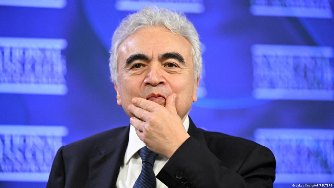 Uluslararası Enerji ajansı Başkanı Fatih Birol bir etkinlikte konuşma yaparken Uluslararası Enerji ajansı Başkanı Fatih Birol bir etkinlikte konuşma yaparken