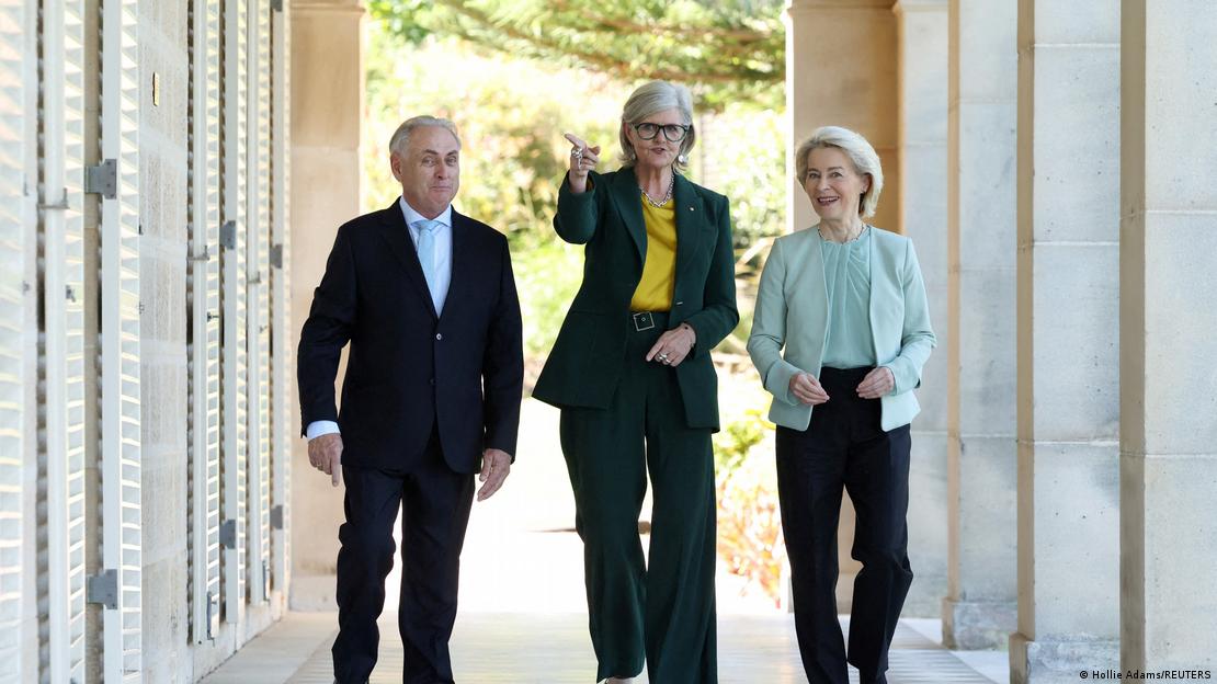 فان ڈئر لاین آسٹریلین گورنر جنرل اور آسٹریلوی وزیر تجارت و سیاحت کے ساتھ کل پیر کے روز سڈنی میں