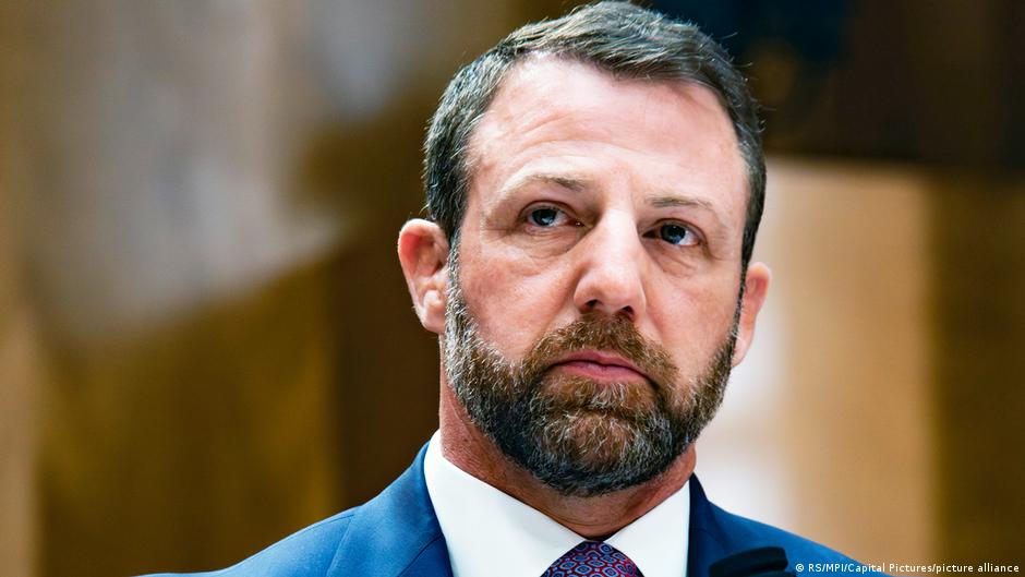 Markwayne Mullin asume como secretario de Seguridad EE.UU.