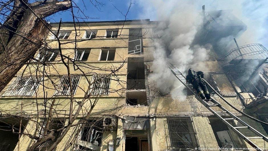 РФ атакувала Дніпро: горіла багатоповерхівка, є постраждалі
