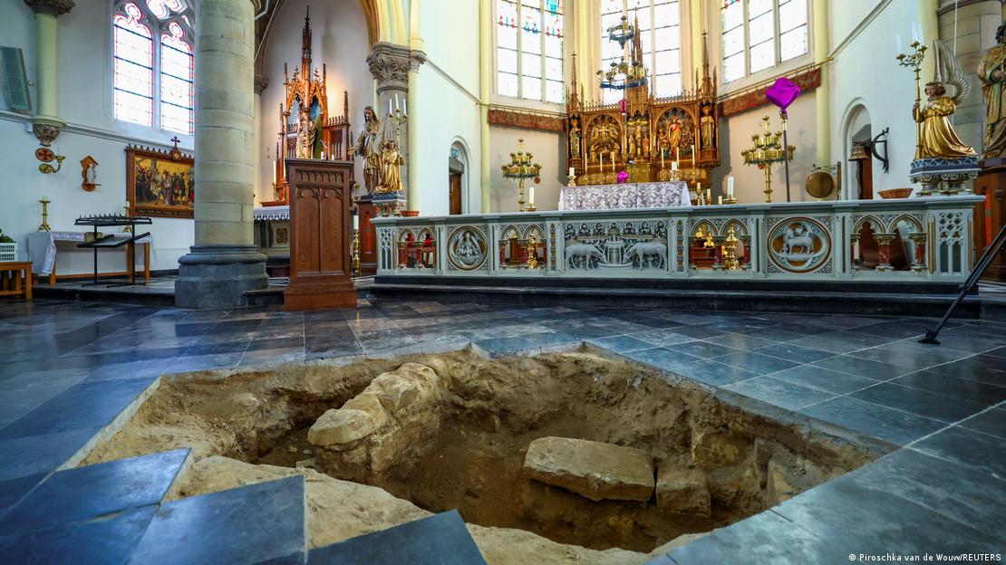 Piso de igreja em Maastricht escavado Piso de igreja em Maastricht escavado