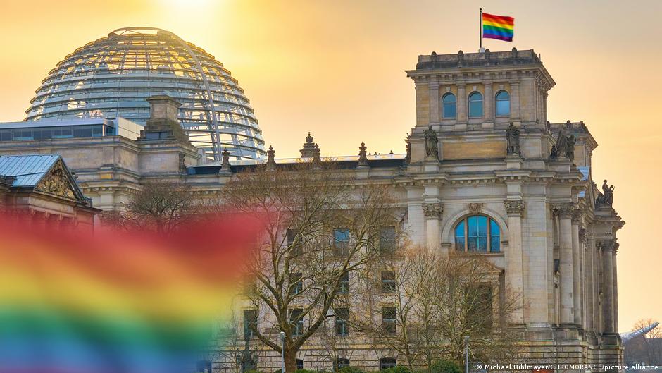 Przechodzą tranzycję w Niemczech. Przepisów „nie przeskoczą”