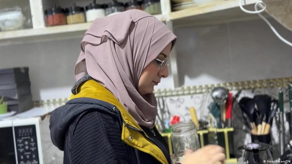 Jafa Navaf, sirijska aktivistkinja za prava žena i osnivačica inicijative „Moja deca, moje pravo“