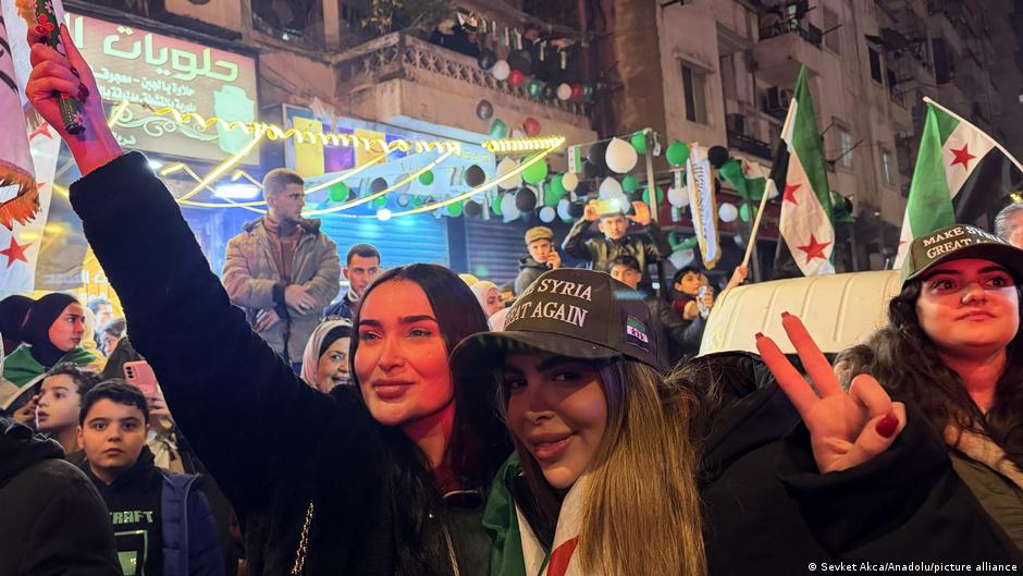 Prvo se slavilo, sada se iznose zahtevi: žene na prvoj godišnjici svrgavanja Bašara el Asada, Latakija u decembru 2025.