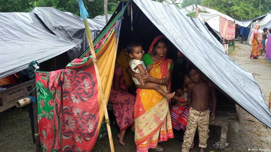 भारत: जब बाढ़ आती है, तो जीवित रहना पासा पलटना जैसा होता है